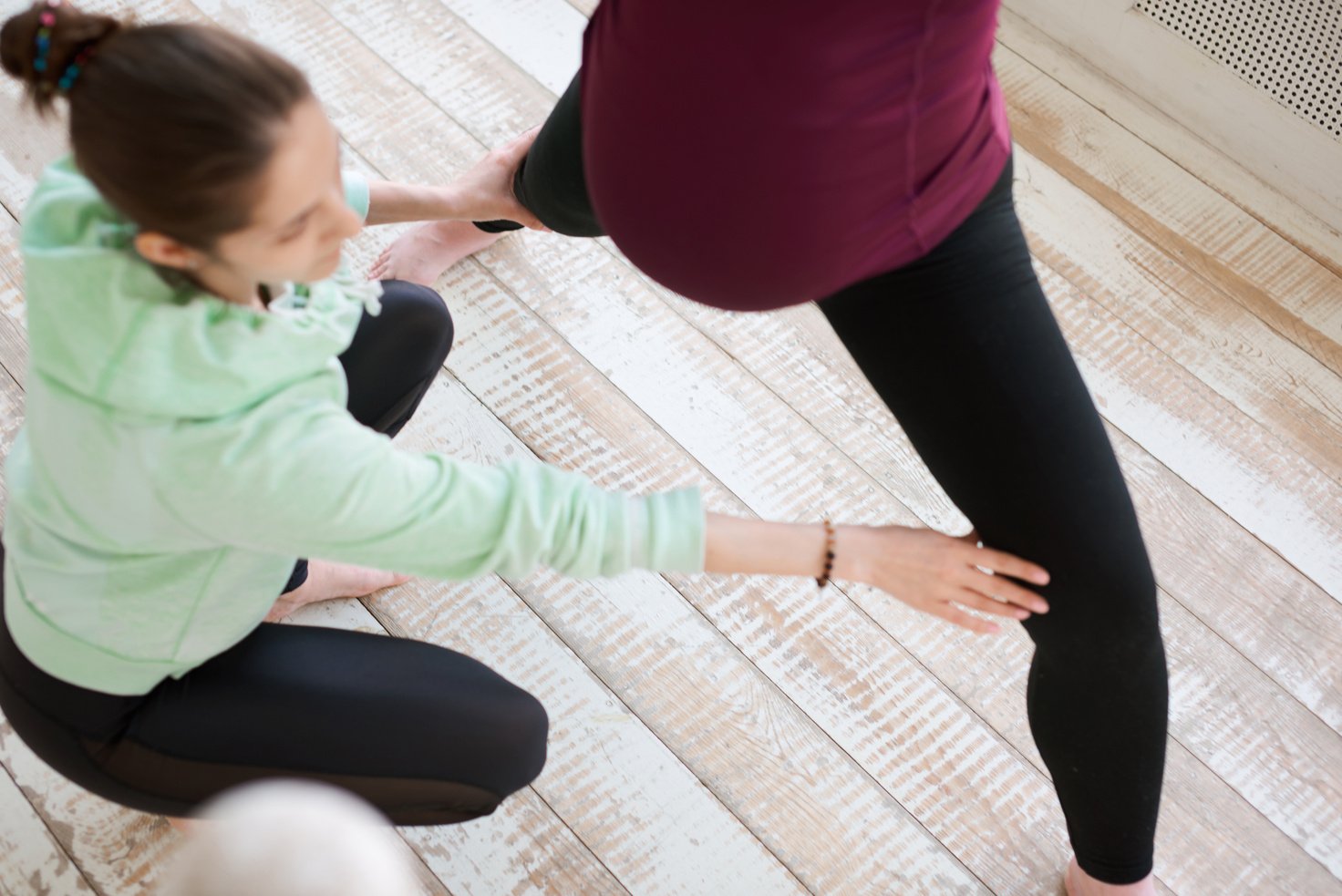 Pregnant yoga coach assistance